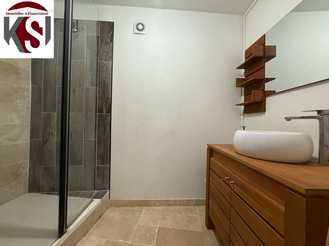 Appartement à SEILLONS-SOURCE-D'ARGENS