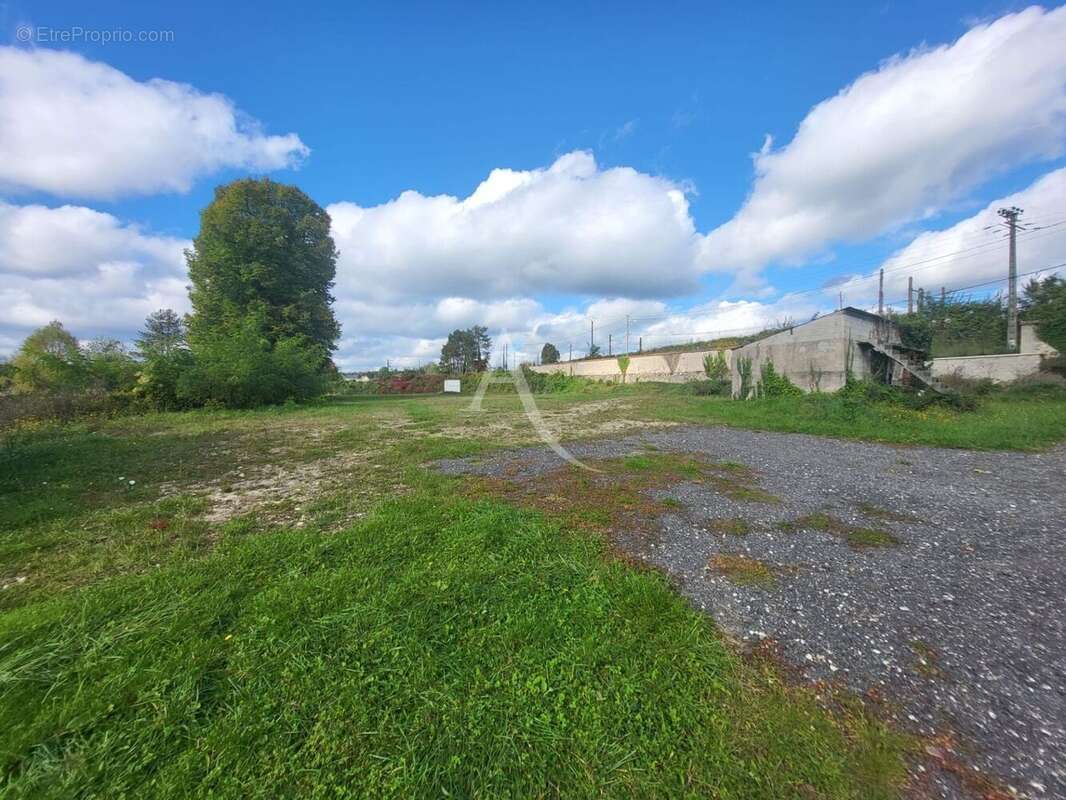 Terrain à VERNOU-LA-CELLE-SUR-SEINE