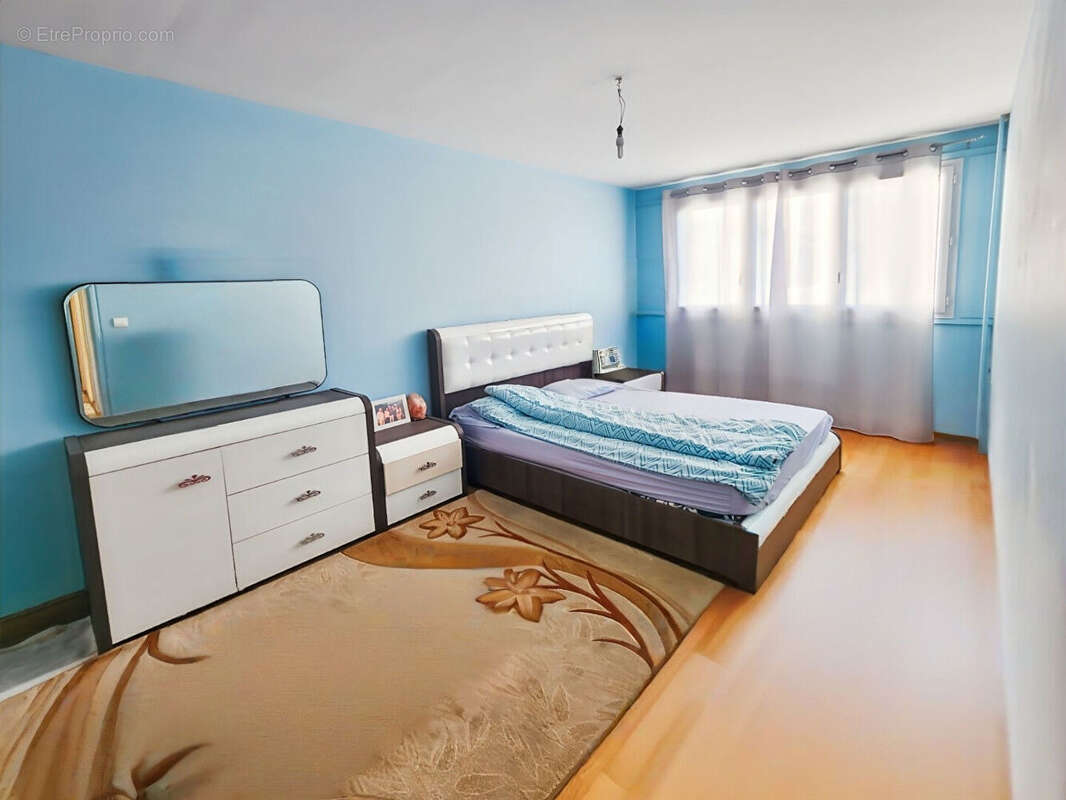 Appartement à SAVIGNY-LE-TEMPLE