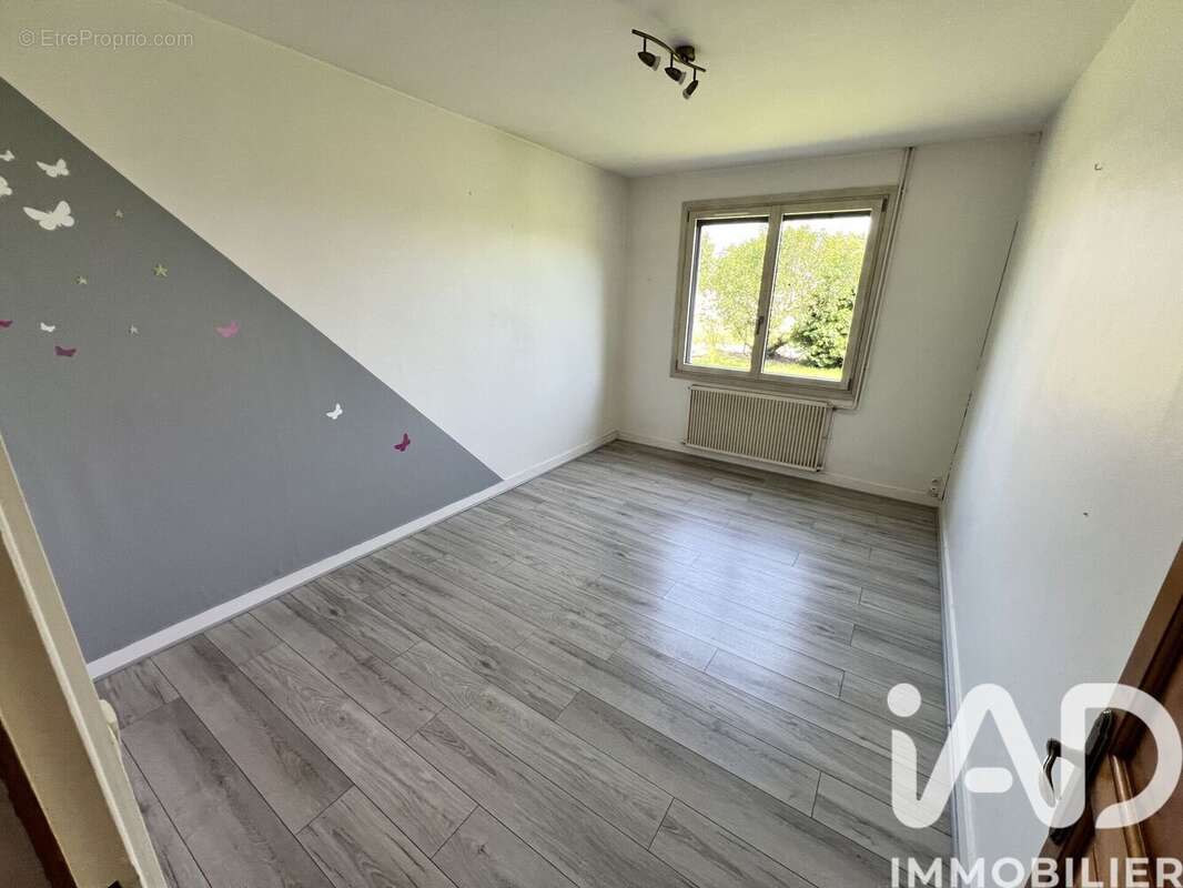 Maison 112 m² à La Chapelle-Baton  - photo 9