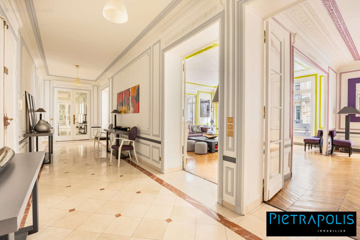 Appartement à PARIS-17E