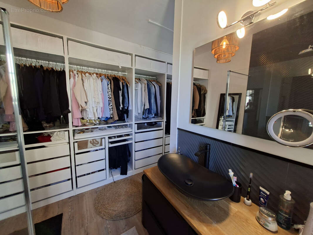 Nancy , appartement de charme 95 m2 , 2 chambres , 2 salles de bain, belle pièce de vie - photo 8