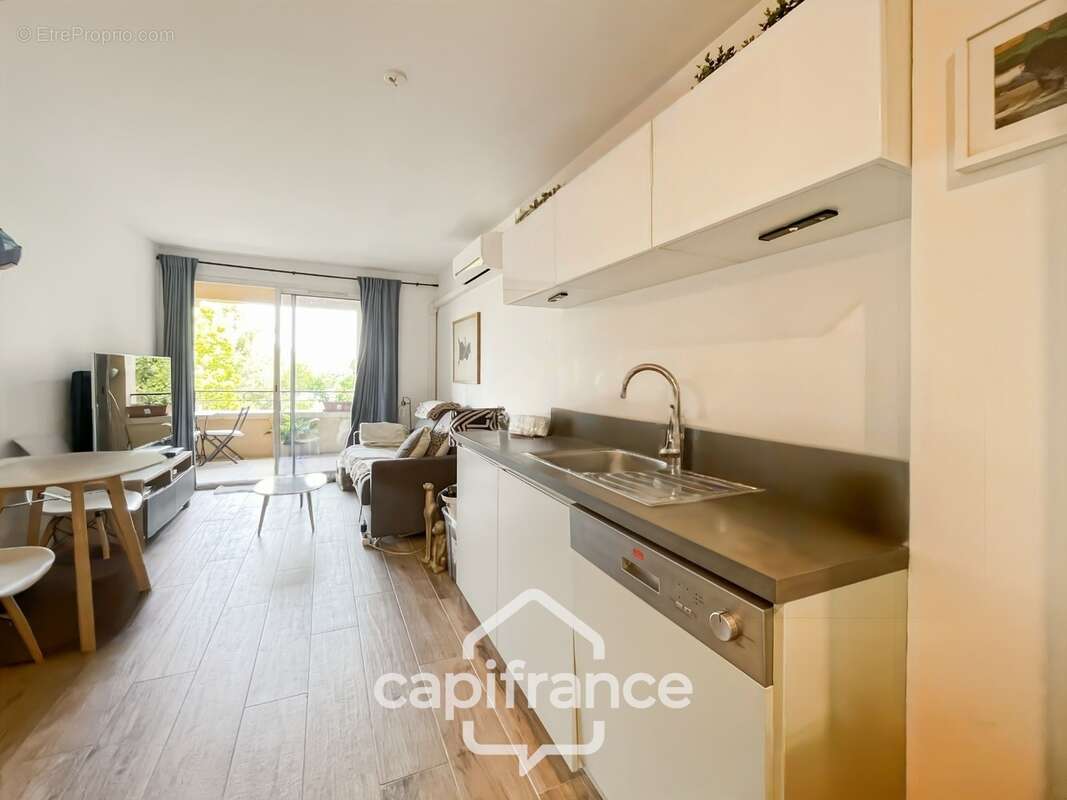 HOTEL DU GOLF  appartement 2ème et dernier étage  rénové et climatisé  de 33 m2 , trou n° 8 , sud ouest , une chambre,  loggia t - photo 6