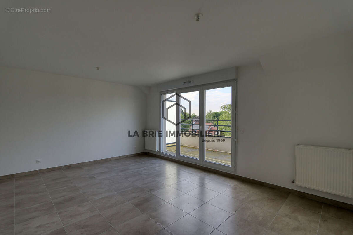 Appartement à EMERAINVILLE
