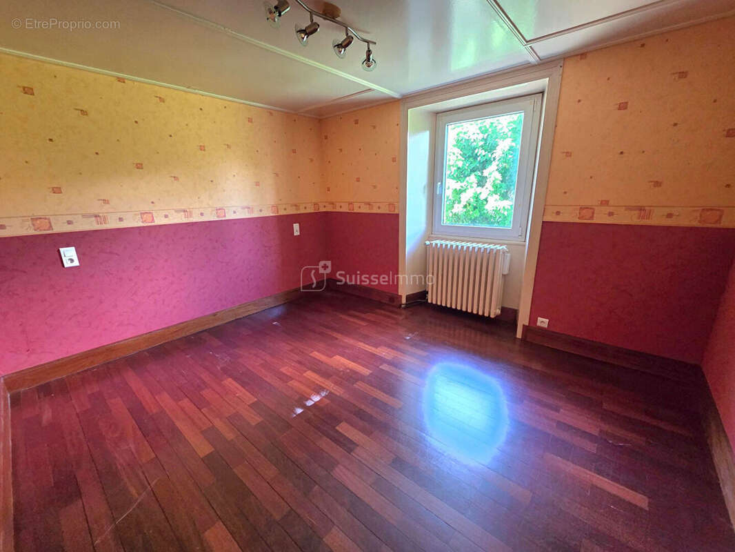 Appartement t4 84.6 m² 149000 euros - photo 4