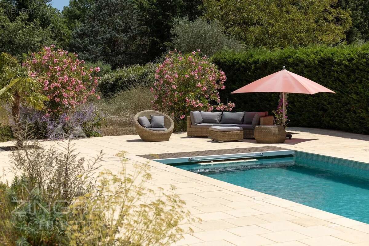 Maison à SAINT-CEZAIRE-SUR-SIAGNE