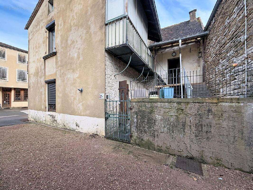 Maison 156 m² à Salornay-Sur-Guye  - photo 2