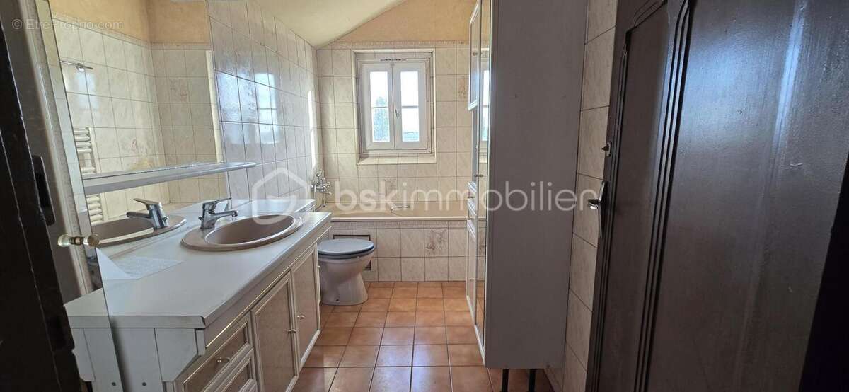 Maison ancienne avec grand local - photo 9