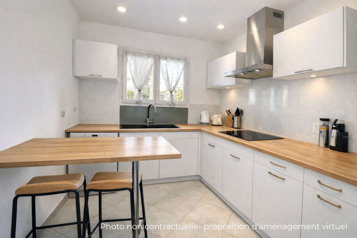 Maison à SAINT-LAURENT-D'AIGOUZE