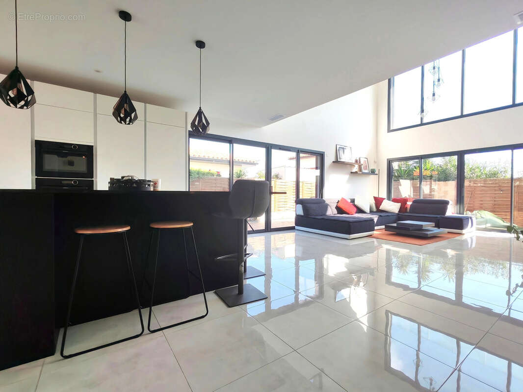 Maison à VILLENEUVE-DE-LA-RAHO