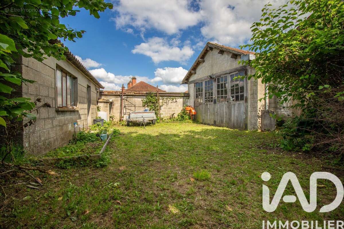 Maison 240 m² à Varennes-Sur-Seine  - photo 2