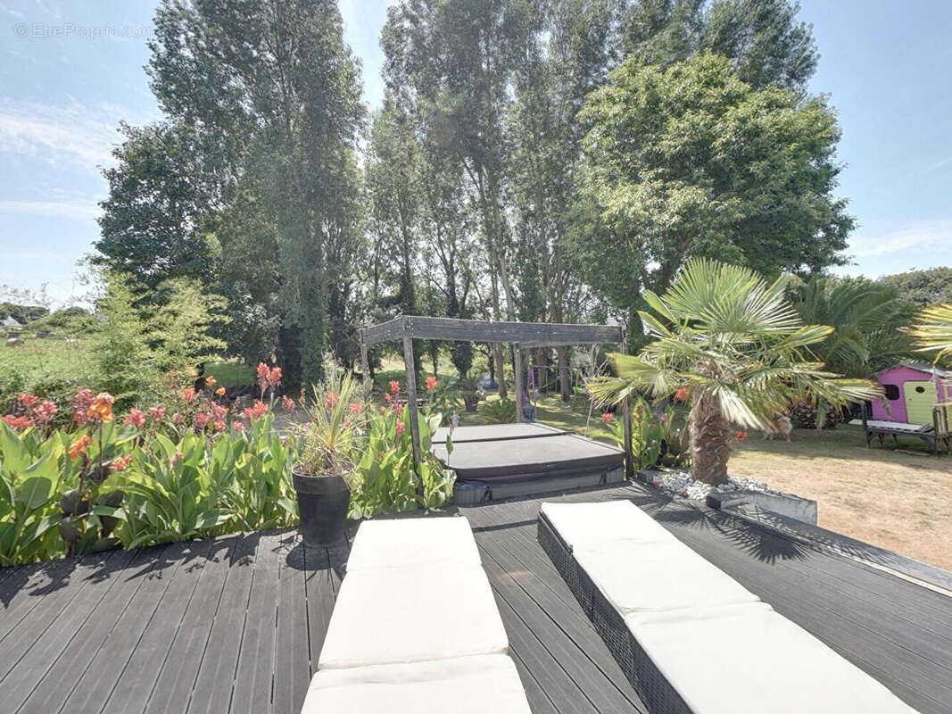 Contemporaine spacieuse sur son joli parc arboré et fleuri - photo 2