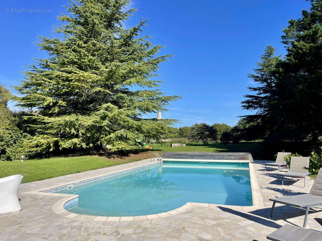 Maison à ROULLET-SAINT-ESTEPHE