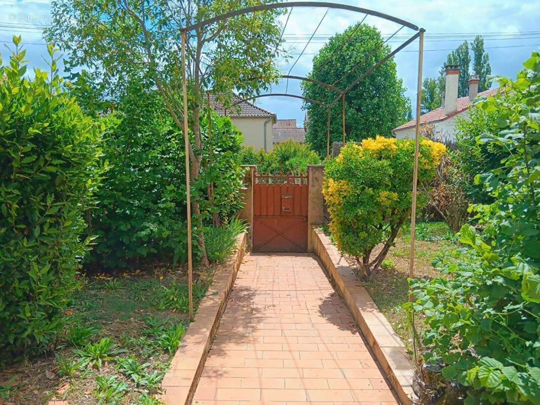 Cahors à 5 minutes du centre ville (quartier Cabessut), grande maison familiale avec jardin - photo 2