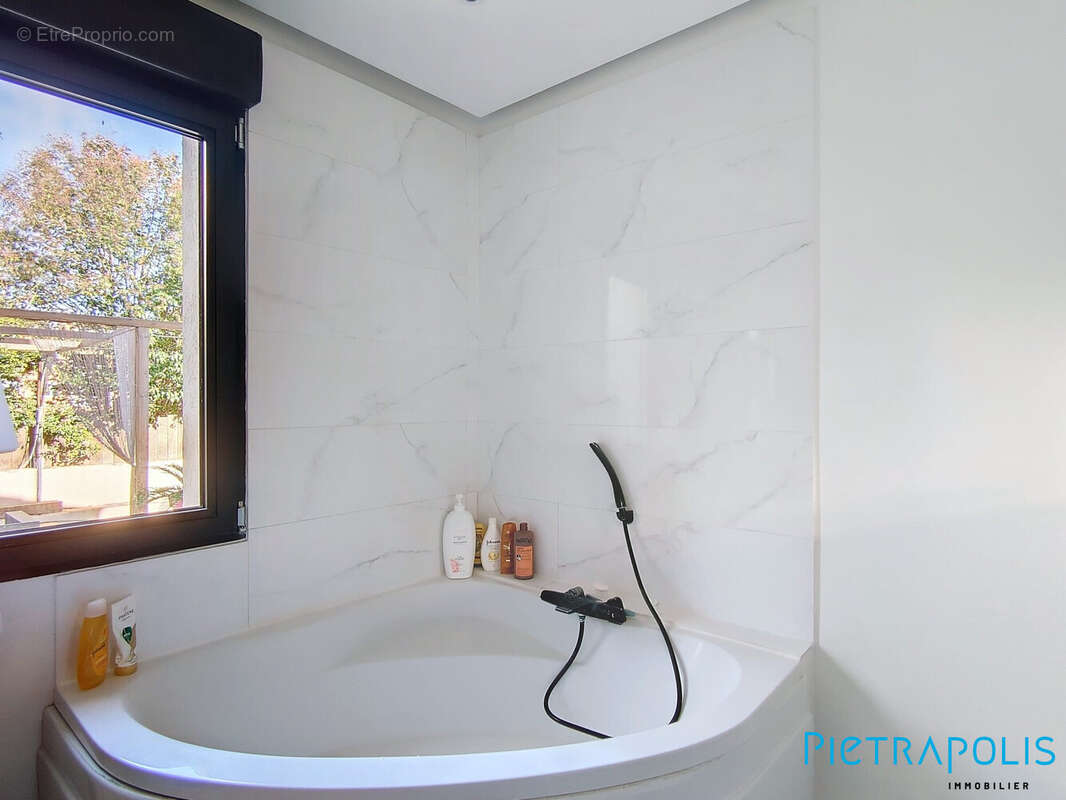 Maison 136 m² à Sete  - photo 8