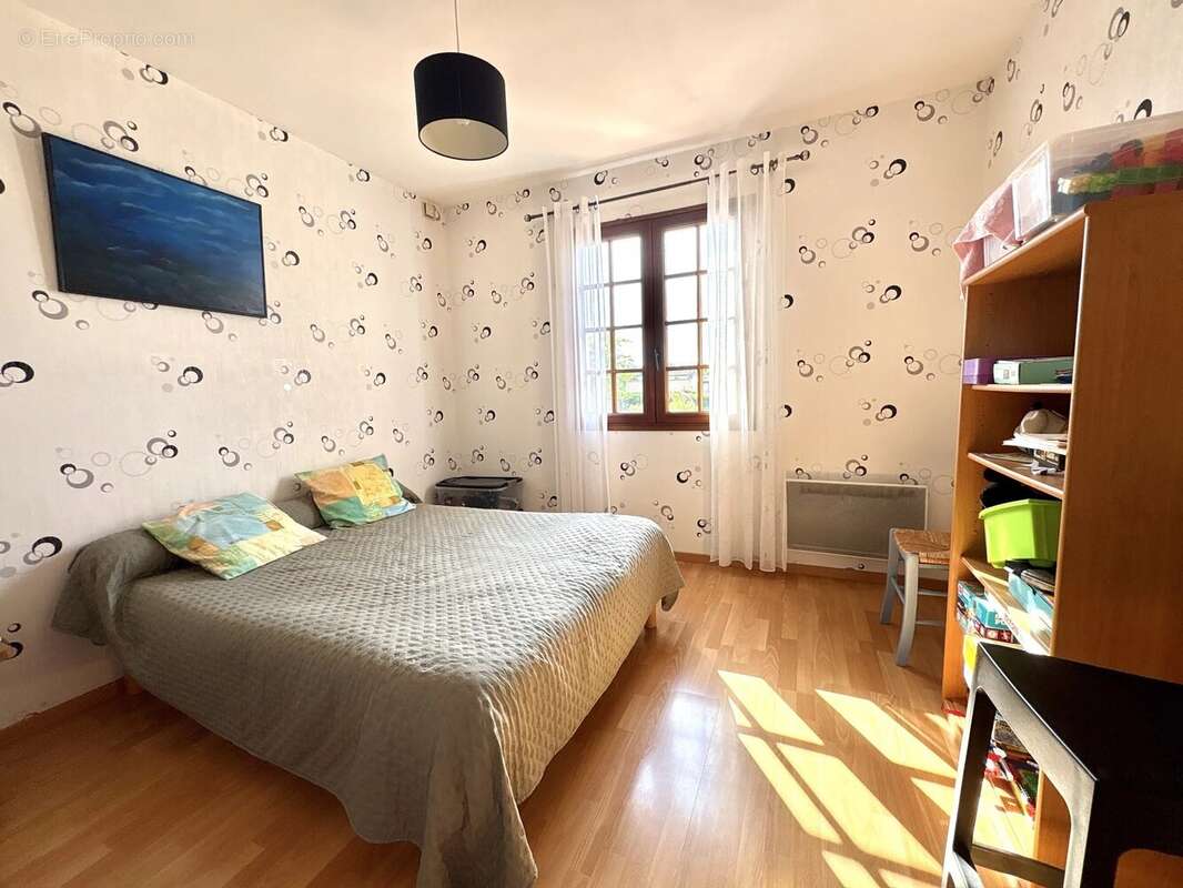 La salvetat saint-gilles - maison t6/7 - photo 8