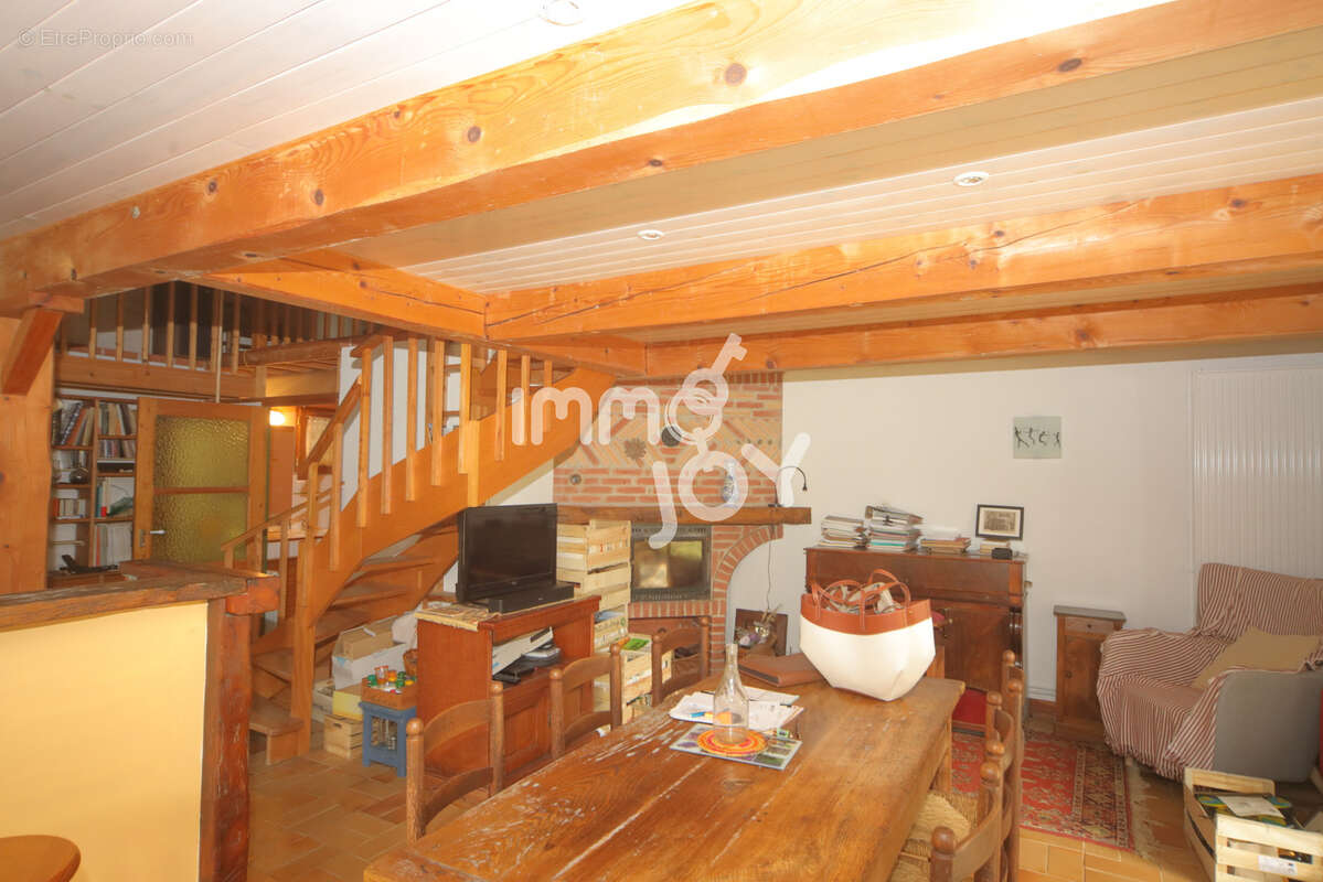 Miremont, ensemble de 2 maisons, l'une de 51 m2 avec jardin et garage, l'autre de 76 m2 à restaurer - photo 5