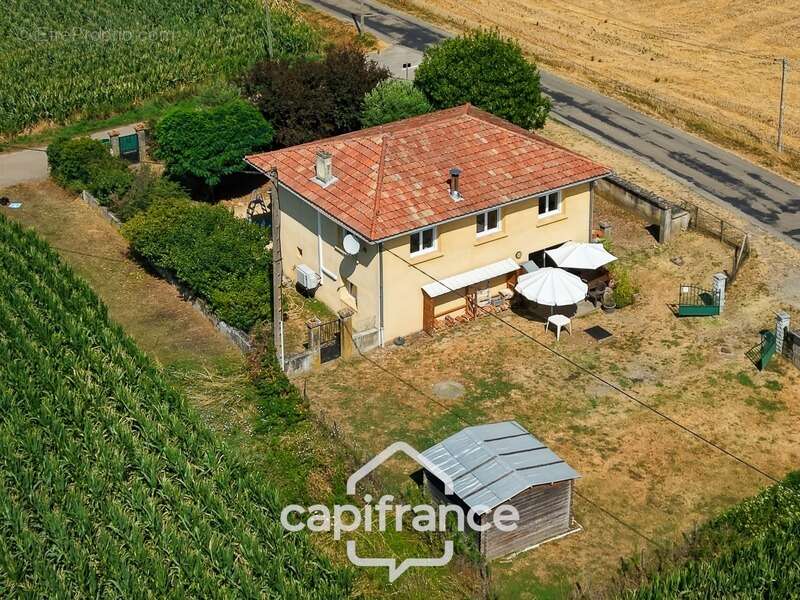 Chanas – Une maison familiale au cœur d'un environnement naturel privilégié composé de 6 pièces - photo 6