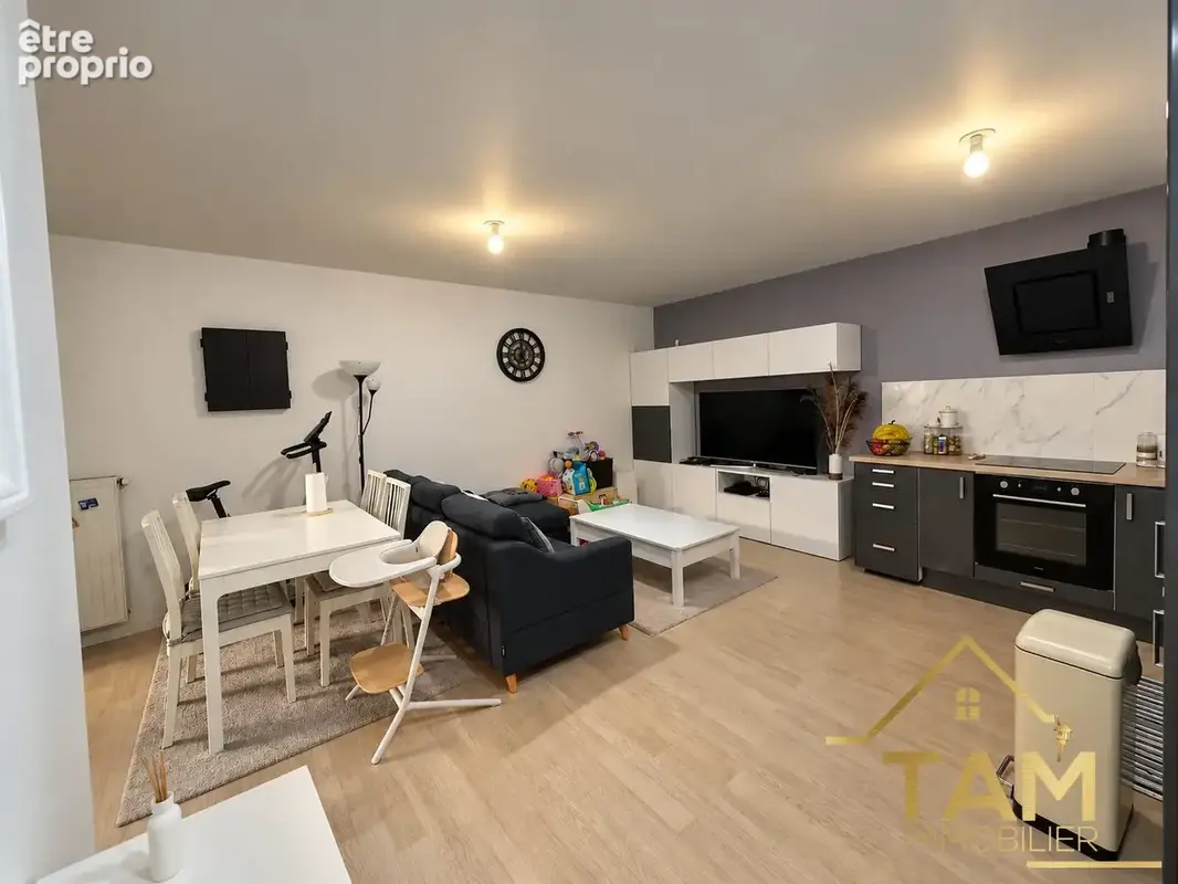 Appartement à FONTENAY-LE-FLEURY