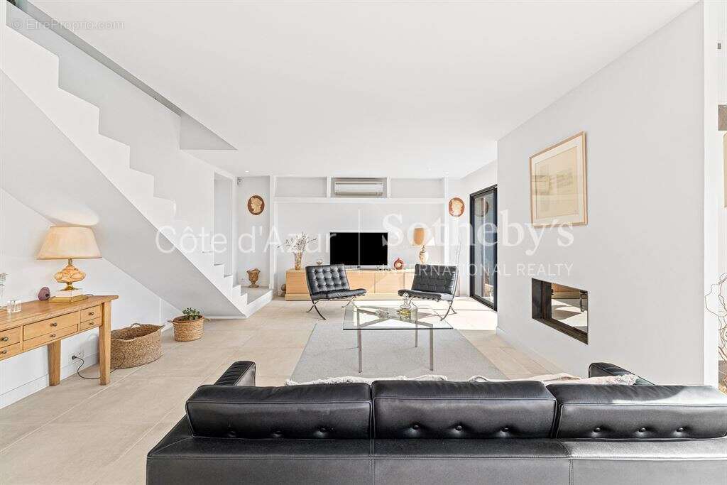Villa d'architecte contemporaine à vendre à Vence avec piscine et appartement indépendant - photo 12