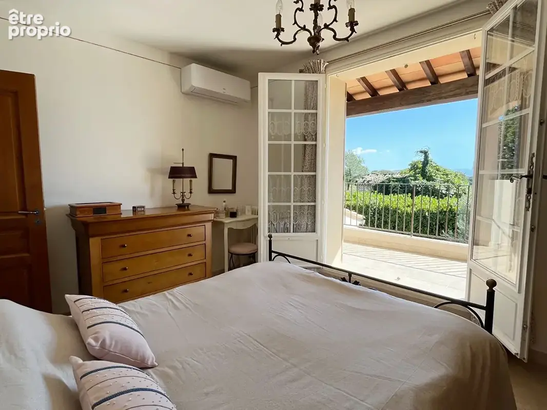 Superbe villa provençale avec piscine et  garage sur grand terrain clos. - photo 18