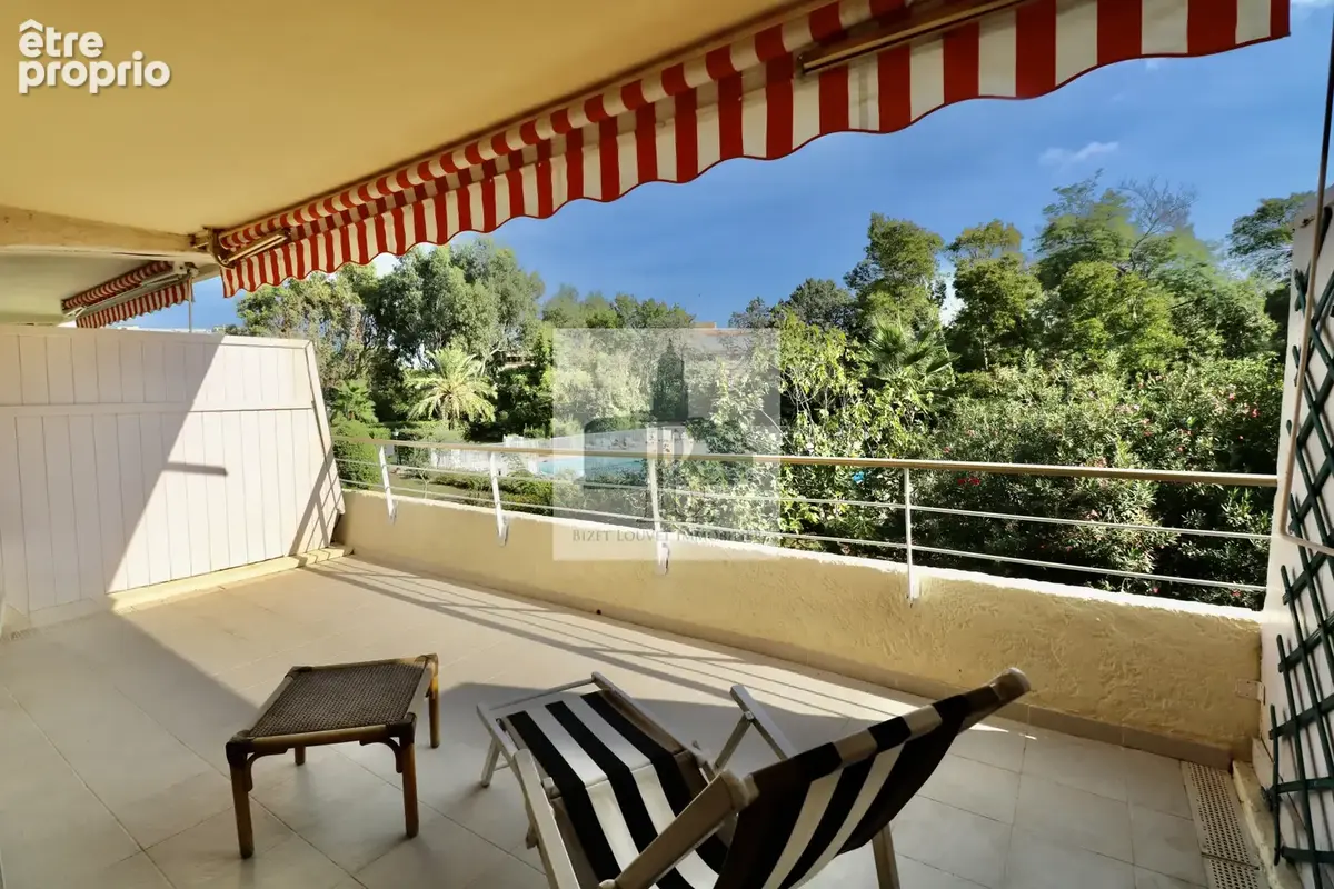 Dans le centre de Saint-Tropez, Appartement avec terrasse - photo 1