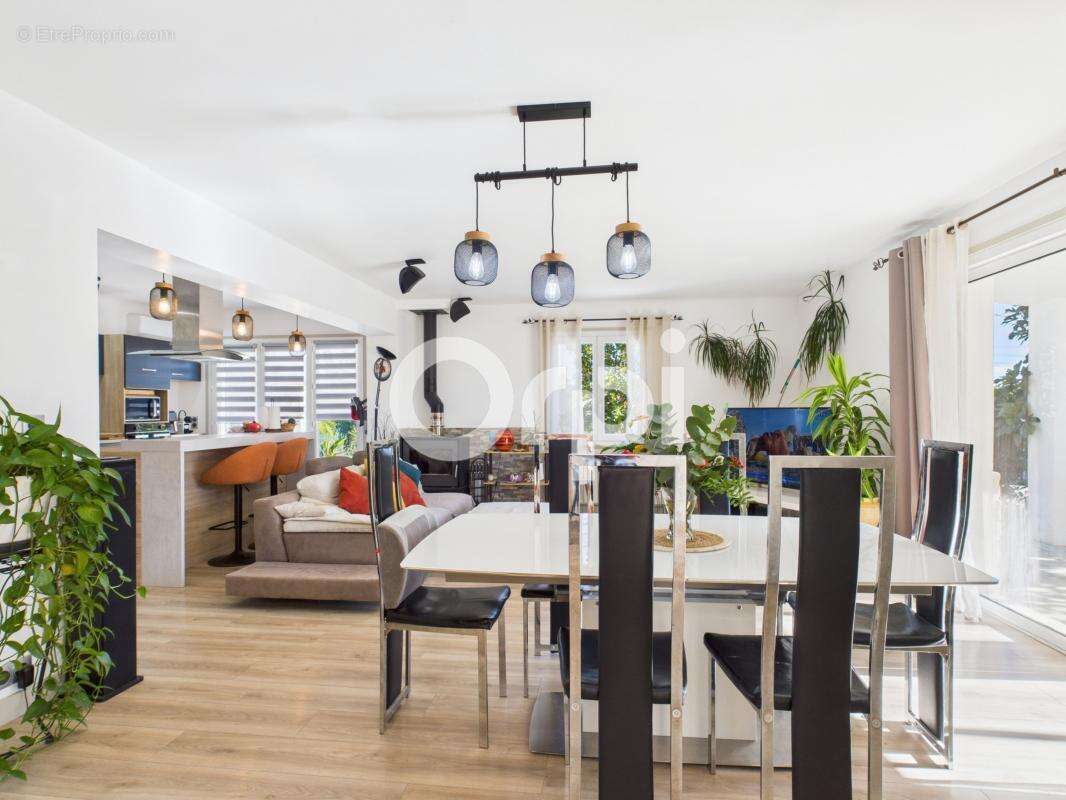 Maison à TOURRETTES