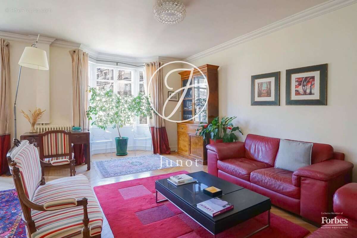 Paris 16e - AUTEUIL / VERSAILLES - Appartement à vendre - 6 pièces - 169,59m² Carrez - 4 chambres - Vues dégagées. - photo 5