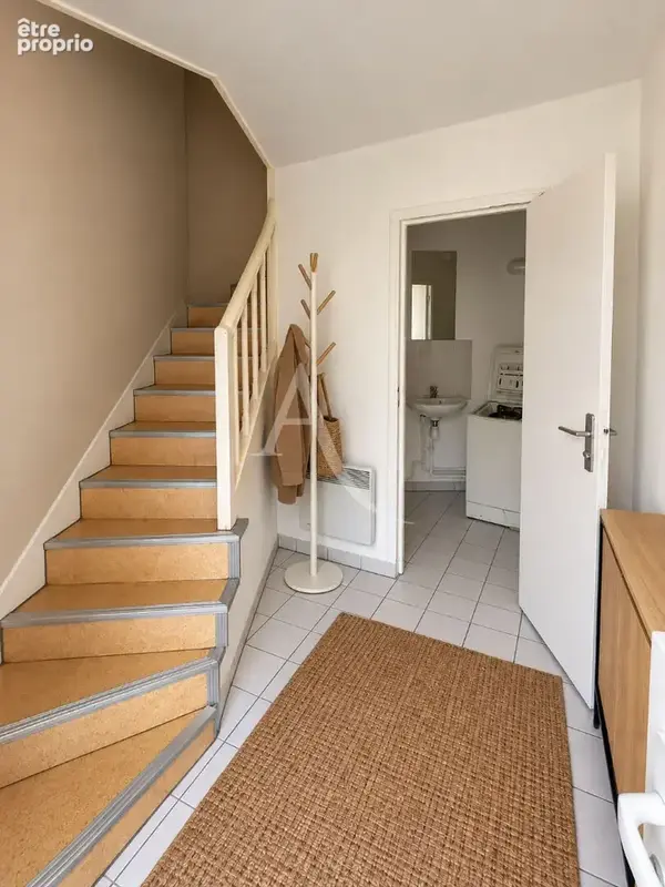 Maison en pierre ? c?ur du bourg ? beau potentiel - photo 2
