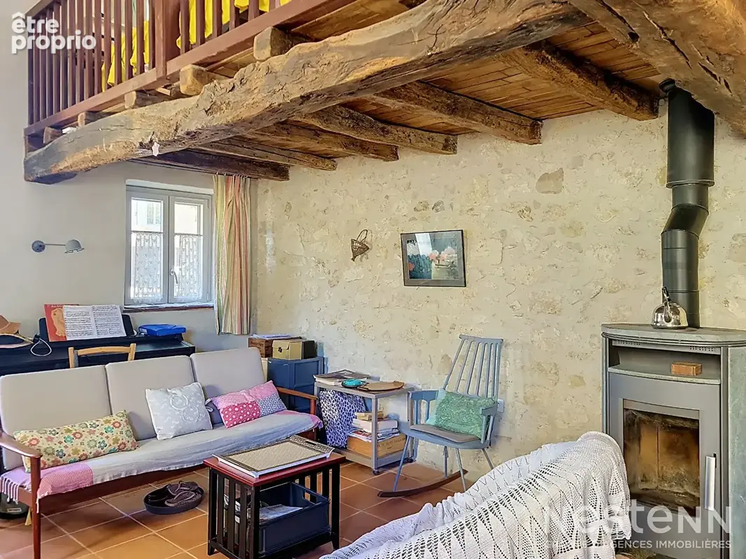A Vendre Maison en pierre de 171 m² avec jardin arboré au coeur du village de Mouchan. - photo 3