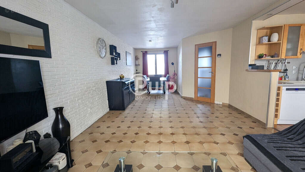 Maison à NEUVILLE-EN-FERRAIN