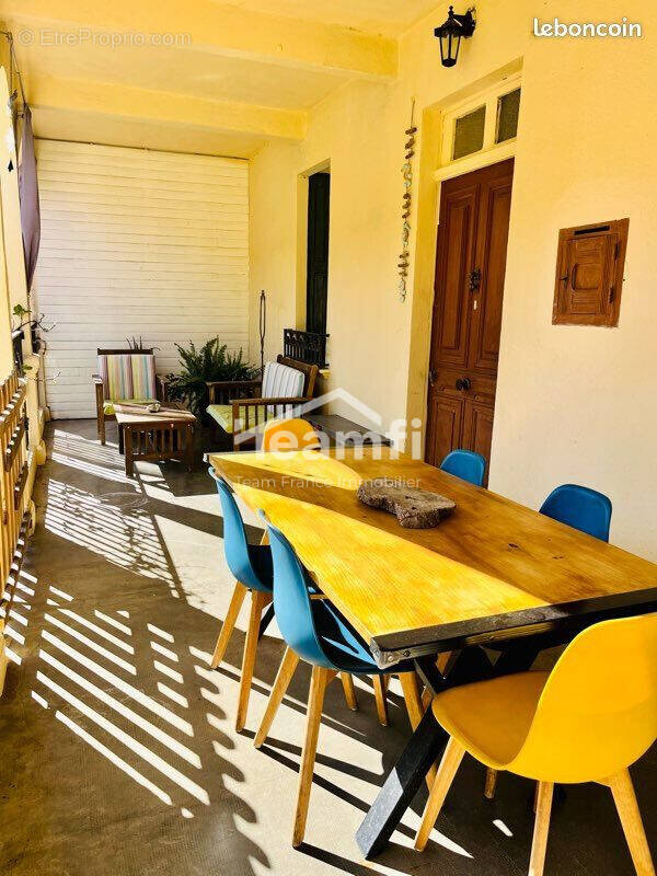 Appartement à REYNES