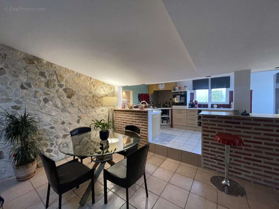 Maison à SAINT-THIBERY