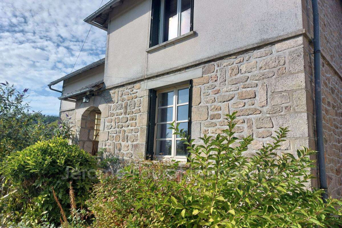 Maison à EGLETONS
