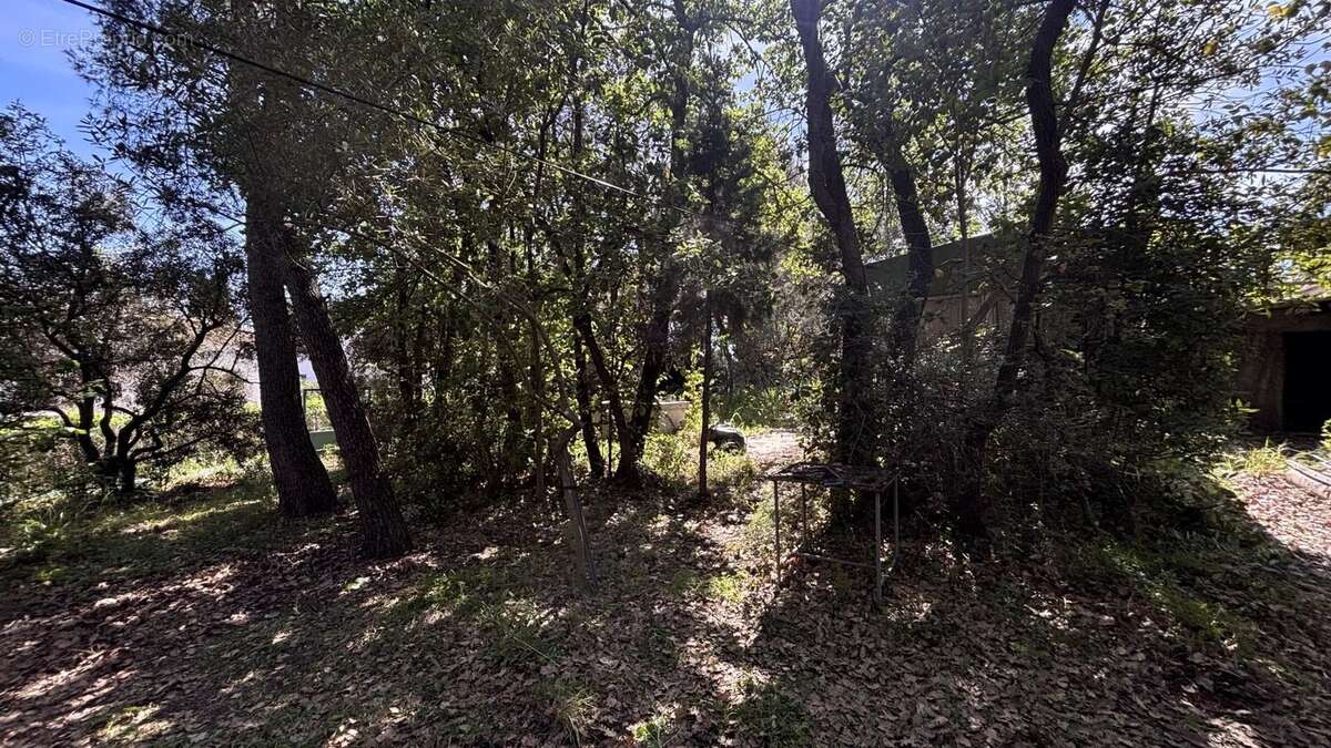 Terrain à MARIGNANE