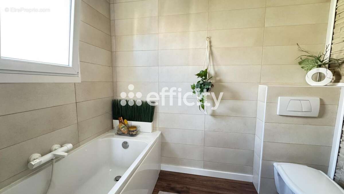 Appartement à VALLAURIS