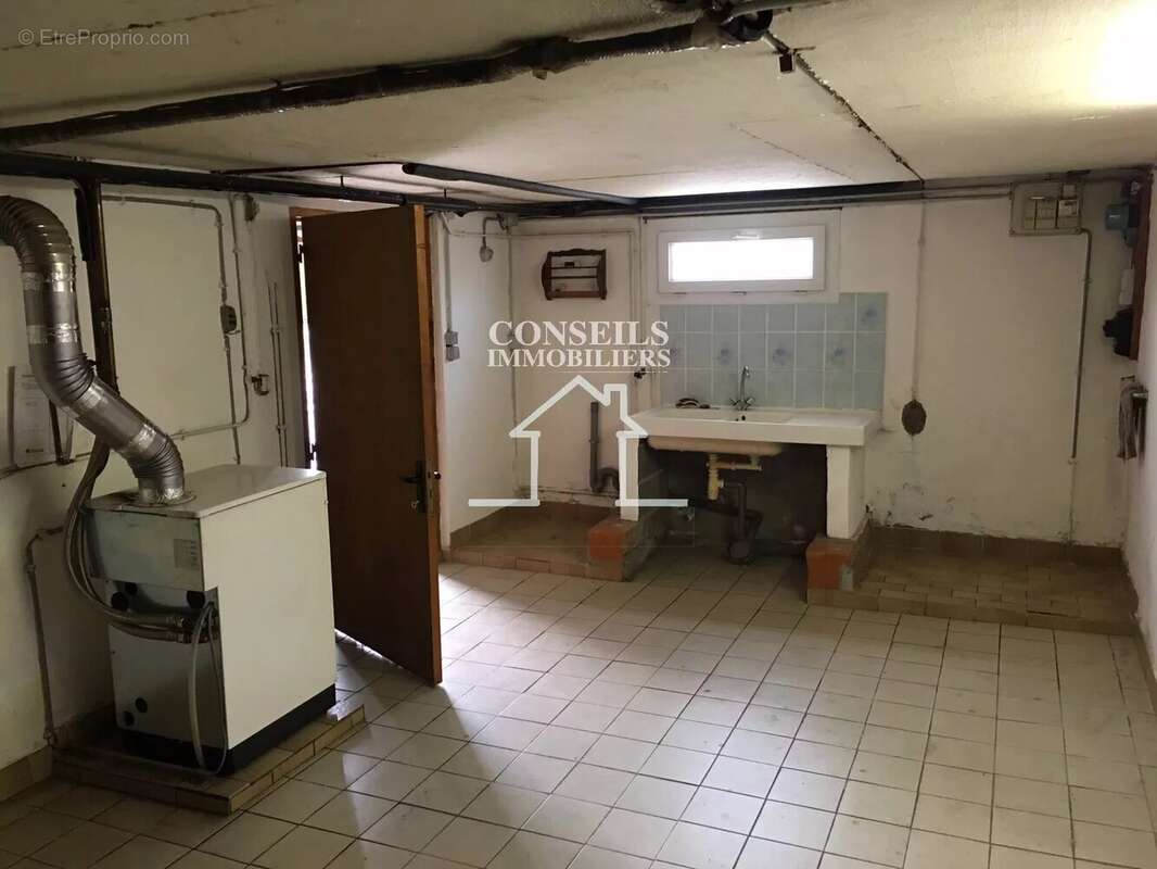 Maison à VILLENEUVE-SUR-YONNE