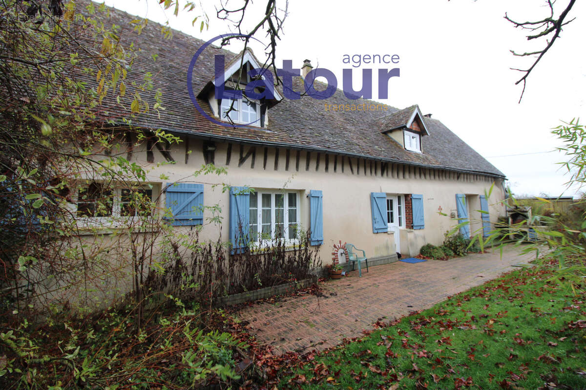 Maison à TREMBLAY-LES-VILLAGES