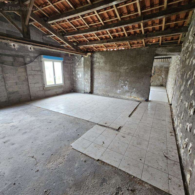 Maison à CHAMPAGNE-LES-MARAIS