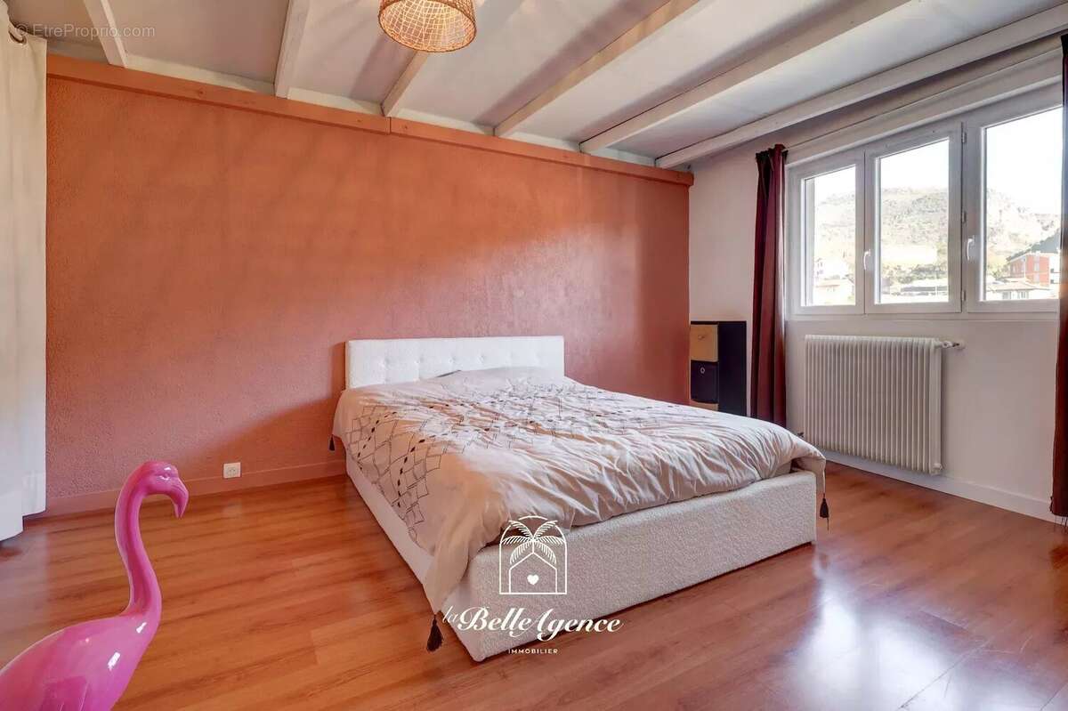Appartement à L'ESCARENE