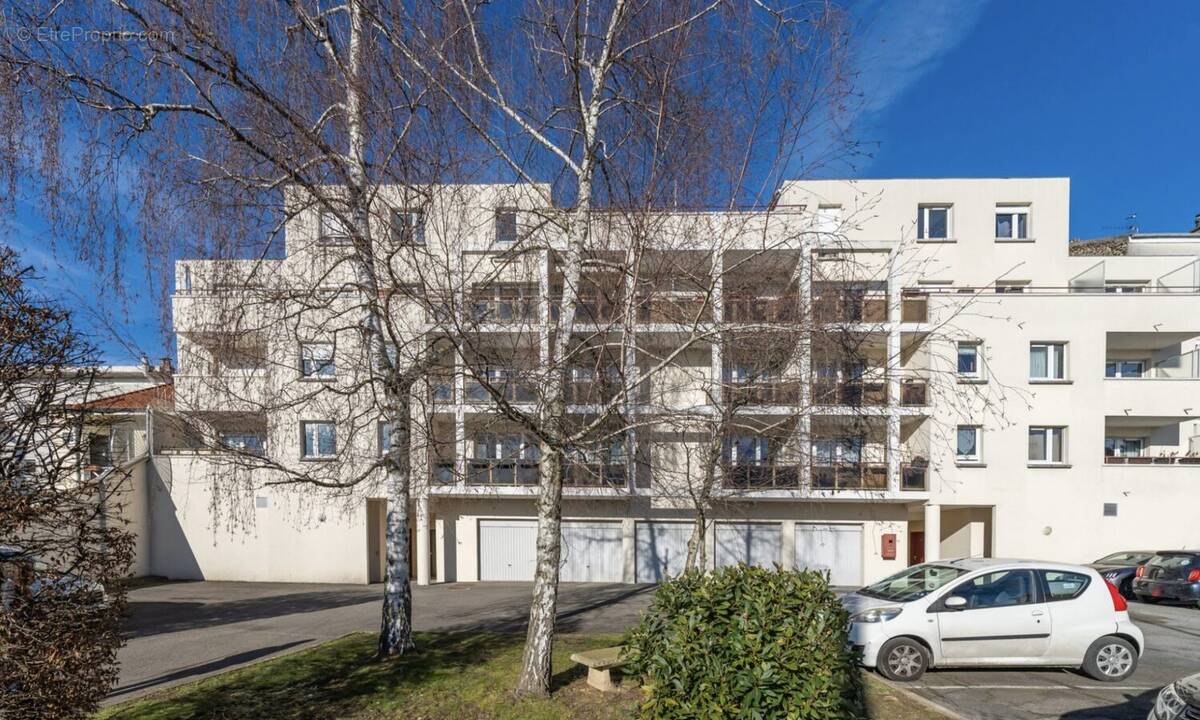 Parking à VILLEMOMBLE