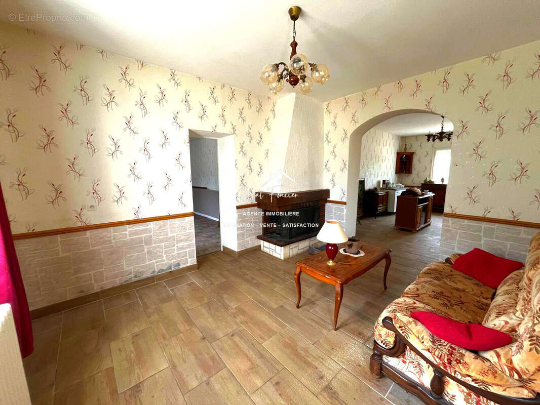 Salon - Maison à CHATELLERAULT