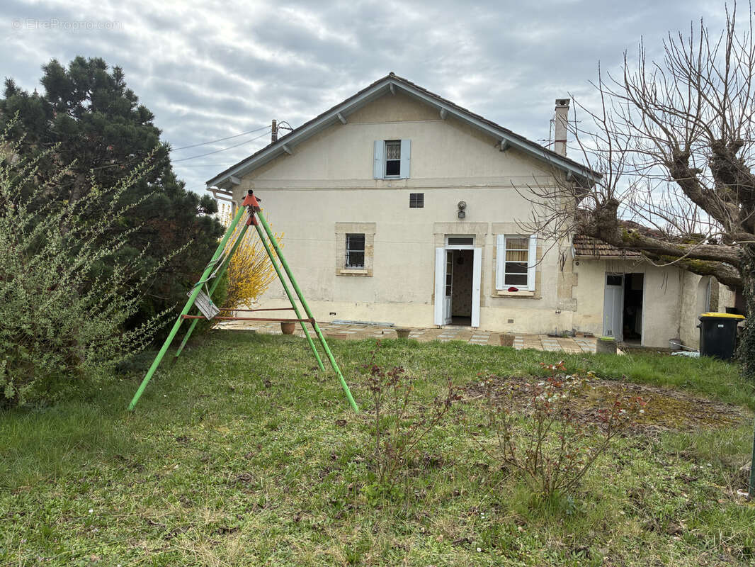 Maison à SAINT-MAGNE-DE-CASTILLON