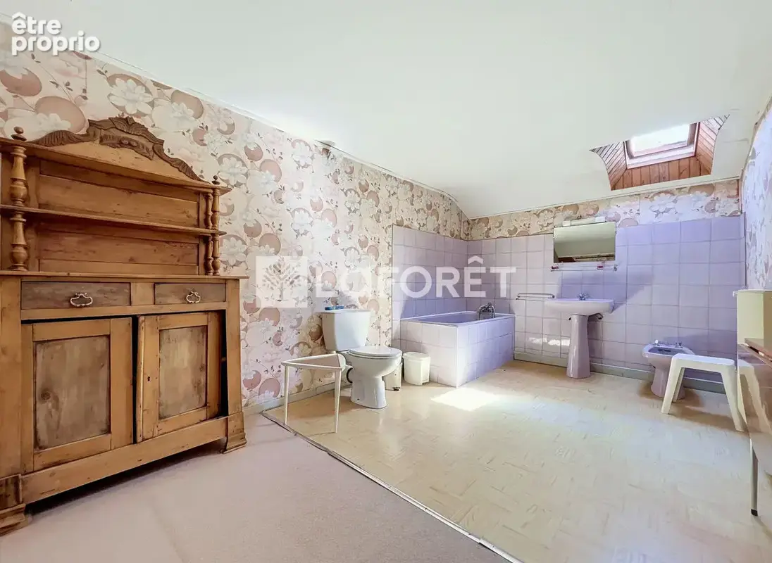 Maison ancienne à rénover Grand terrain, dépendances et beau potentiel - photo 11