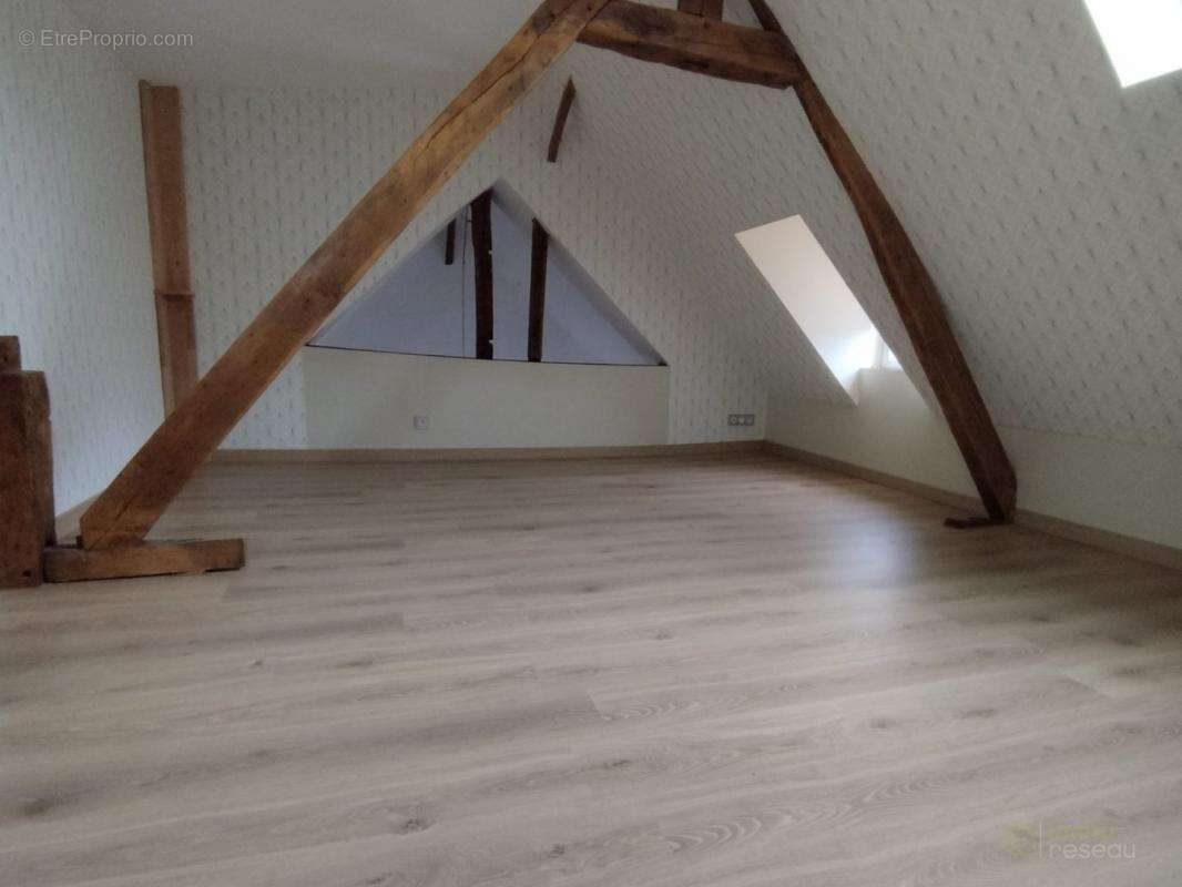 Maison à CREVECOEUR-LE-GRAND