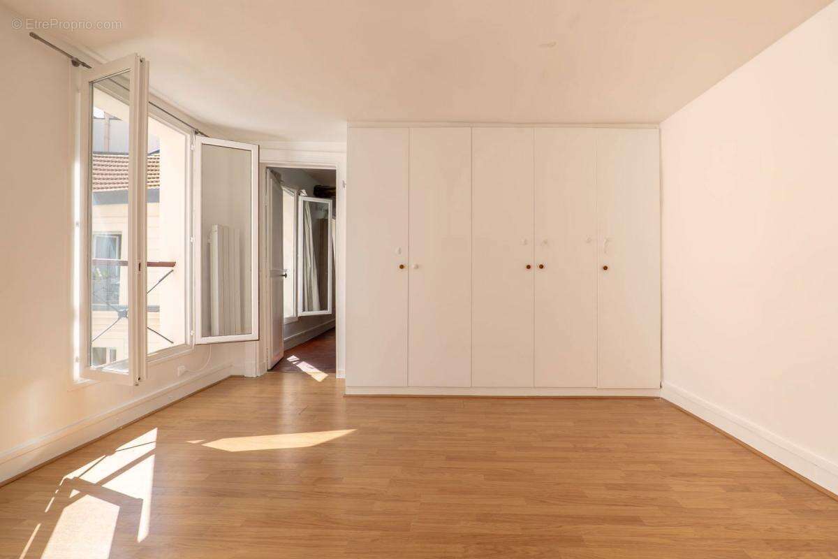 Appartement à PARIS-2E