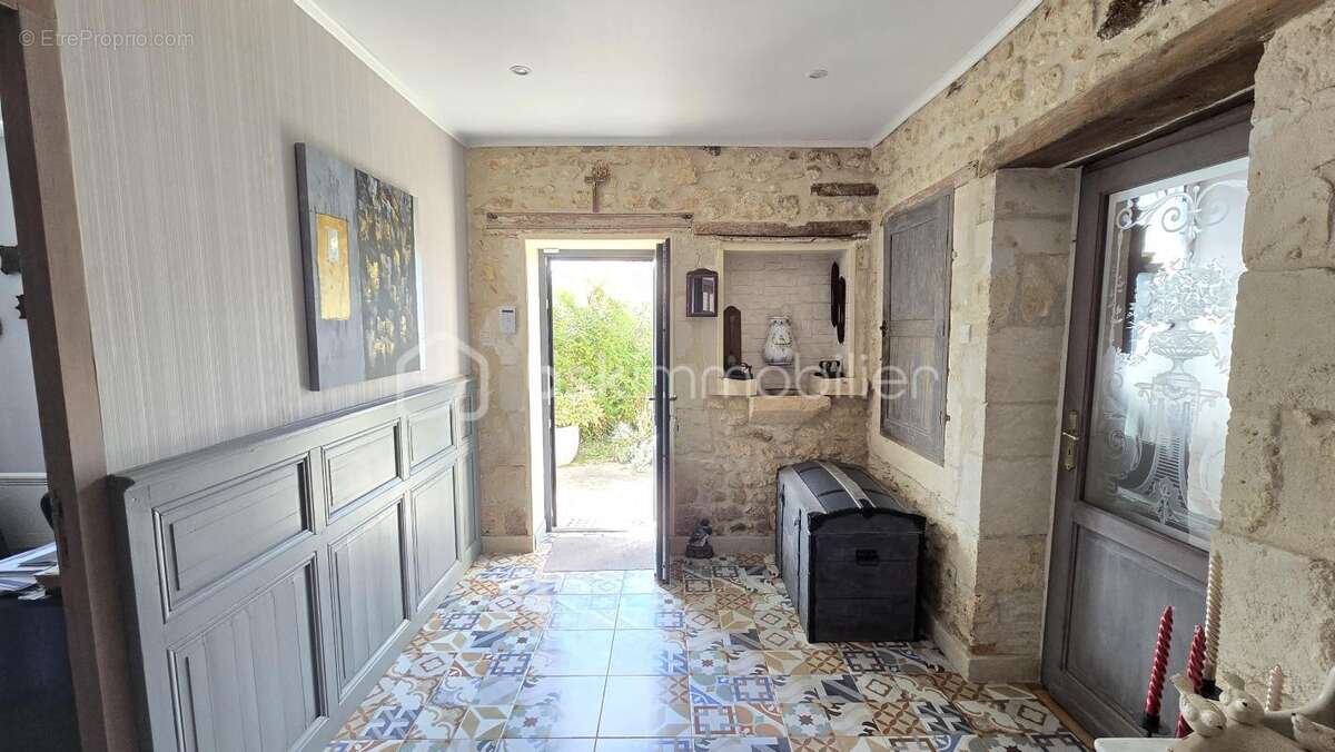 Maison à SAINT-BONNET-SUR-GIRONDE