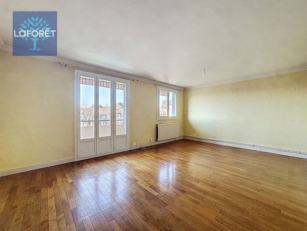 Appartement à SAINT-GENIS-LAVAL