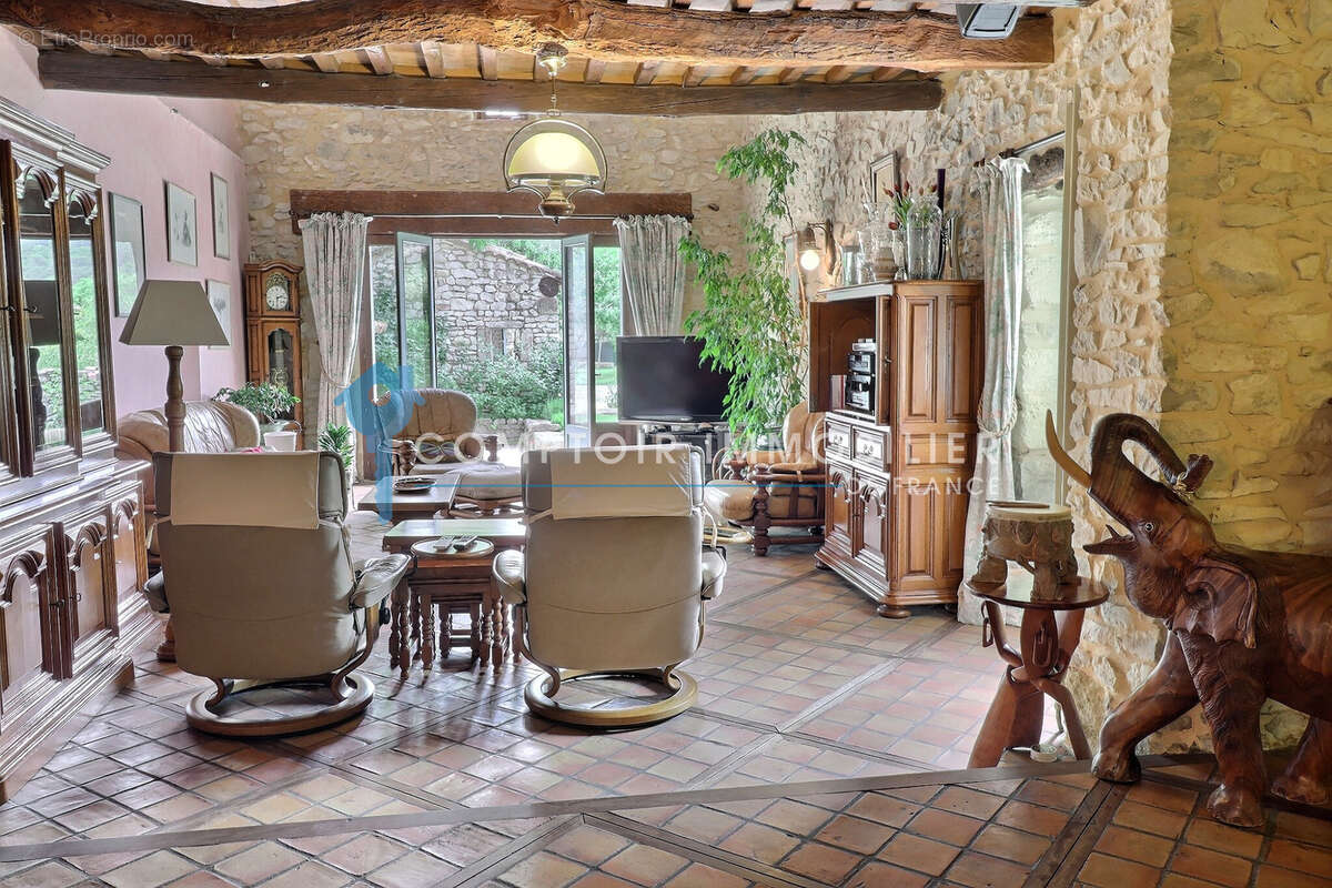 Maison à SAINT-QUENTIN-LA-POTERIE