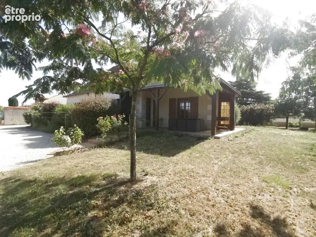 À Vendre : Maison Familiale avec Grand Terrain Attenant - photo 10